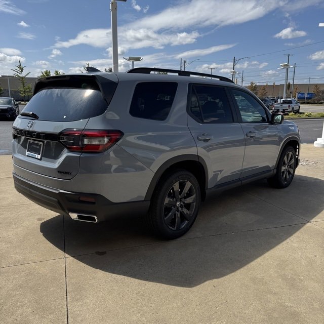 New 2025 Honda Pilot Sport image 3