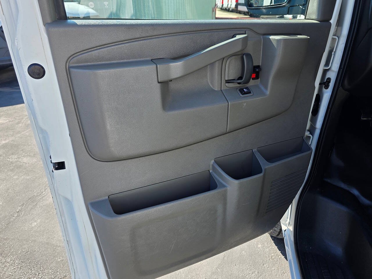 Used 2020 Chevrolet Express 3500 RWD image 22