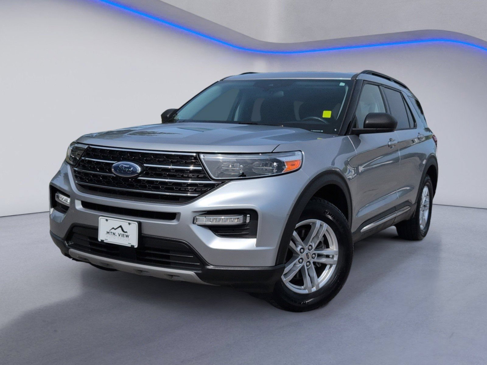 Used 2020 Ford Explorer XLT w/ Equipment Group 202A AWD/4WD image 2
