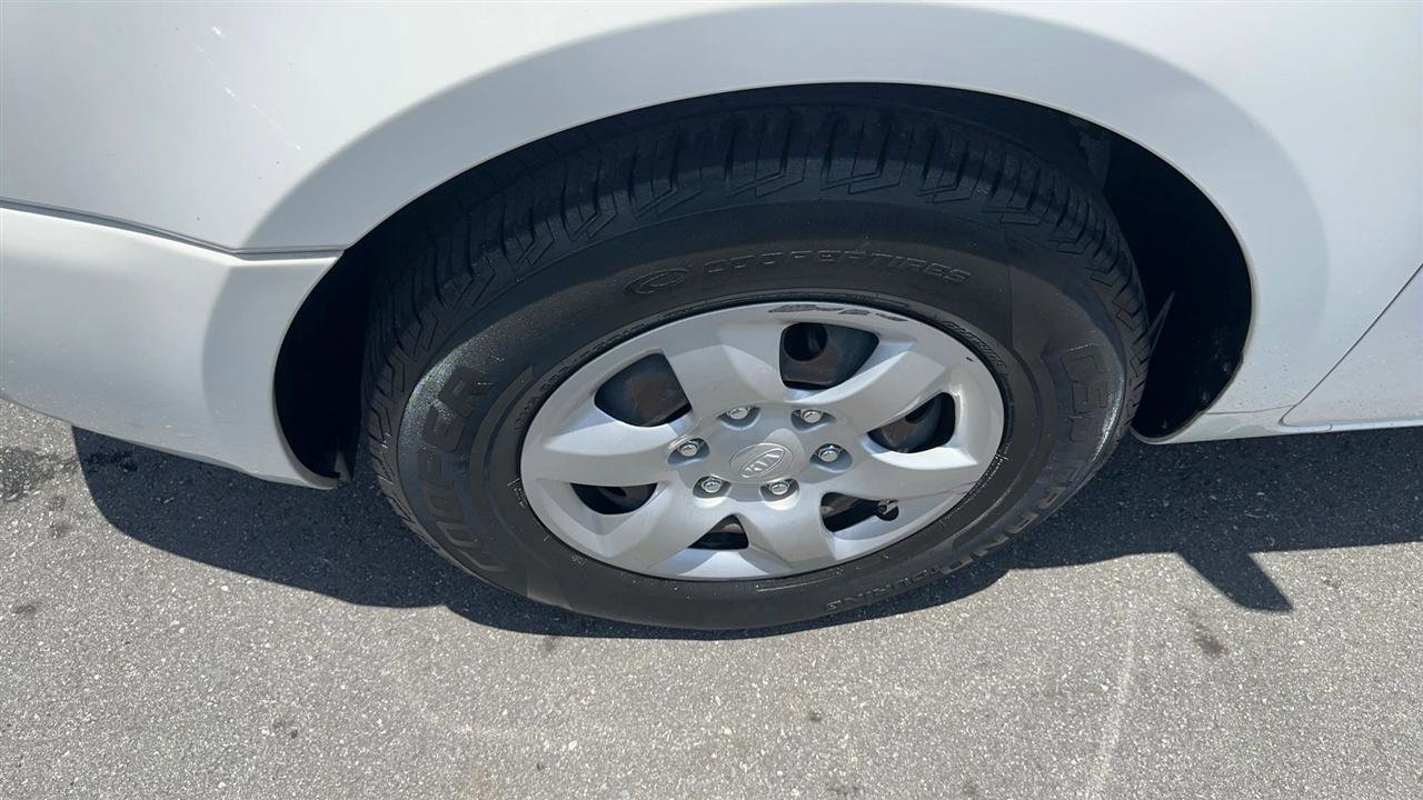 Used 2009 Kia Sedona LX FWD image 18