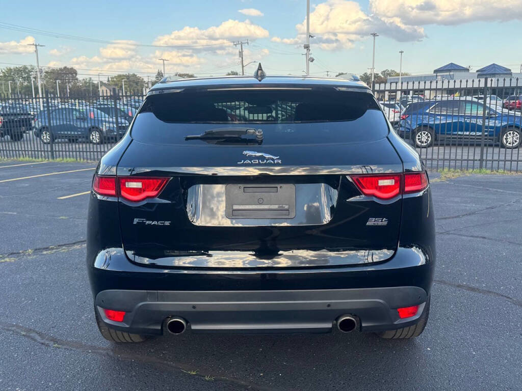 Used 2018 Jaguar F-PACE Premium image 33