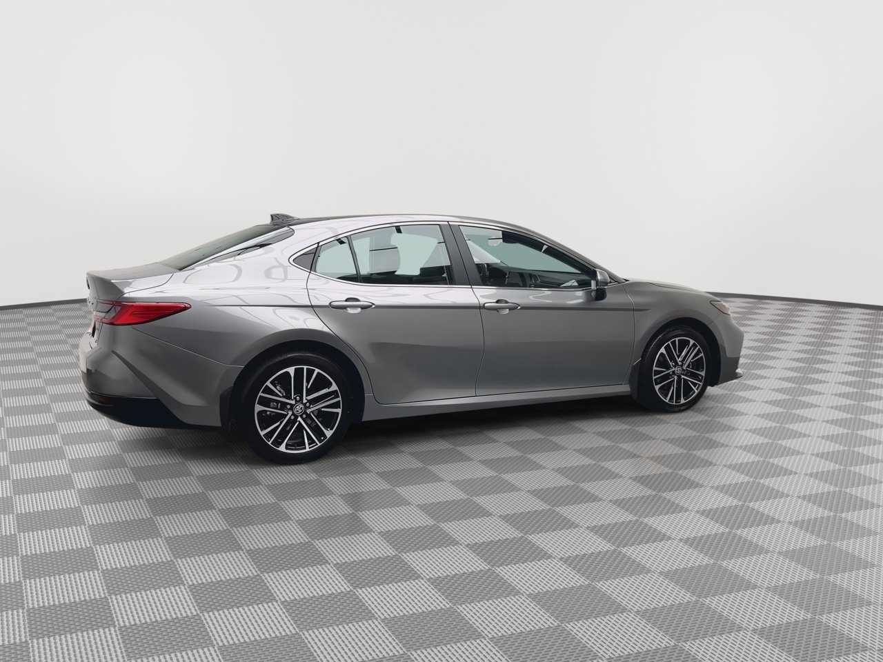 Used 2025 Toyota Camry XLE image 39