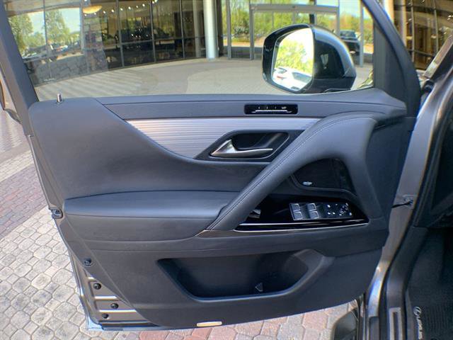 Used 2023 Lexus LX 600 F Sport w/ Accessory Package (Z1) AWD/4WD image 13