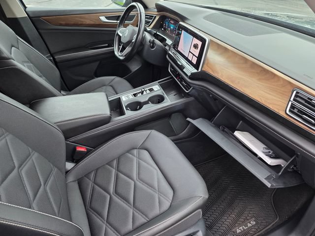 Used 2025 Volkswagen Atlas SE FWD image 40