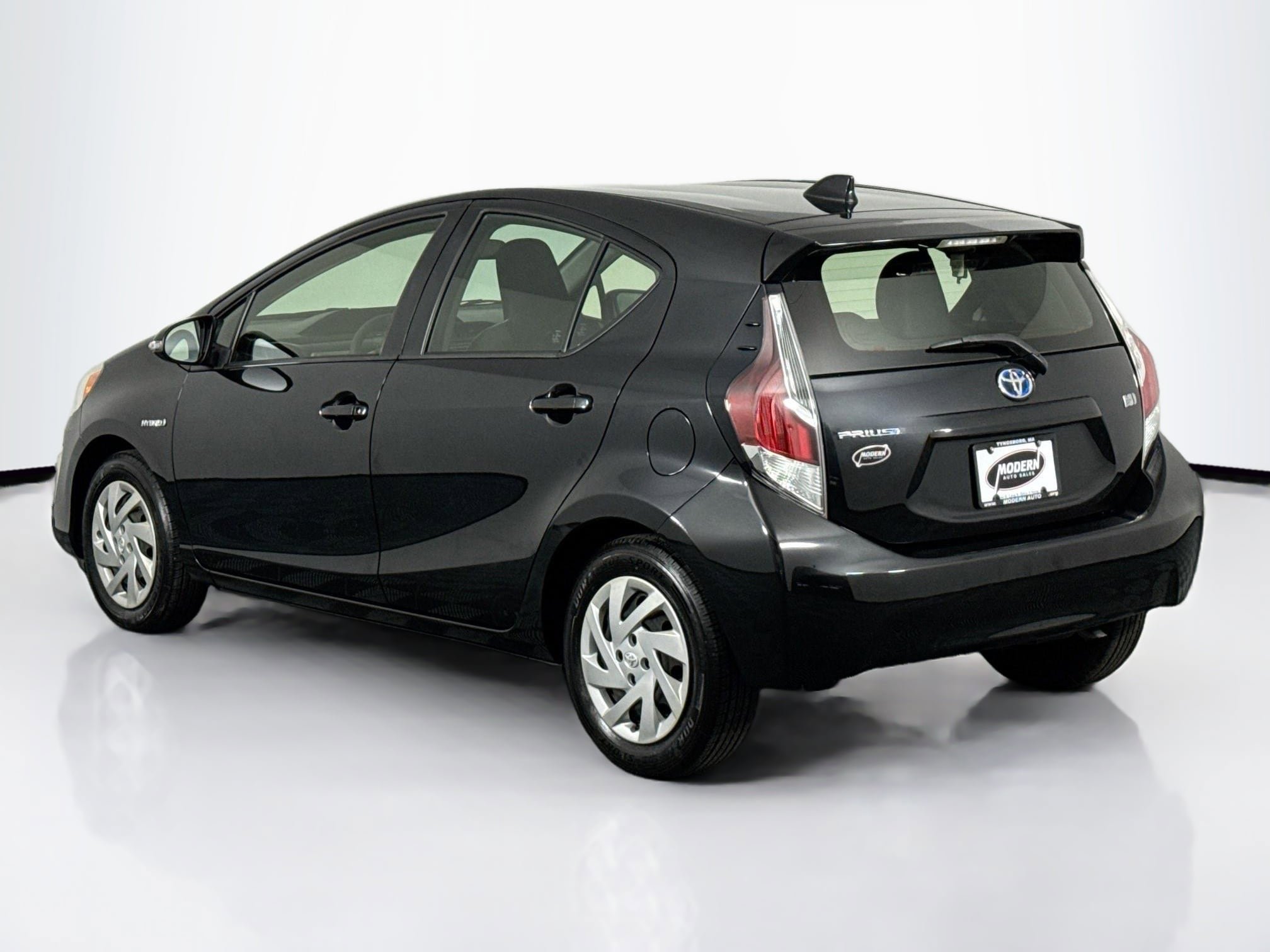 Used 2015 Toyota Prius C One FWD image 9