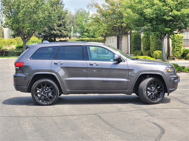 Used 2021 Jeep Grand Cherokee Laredo X image 4