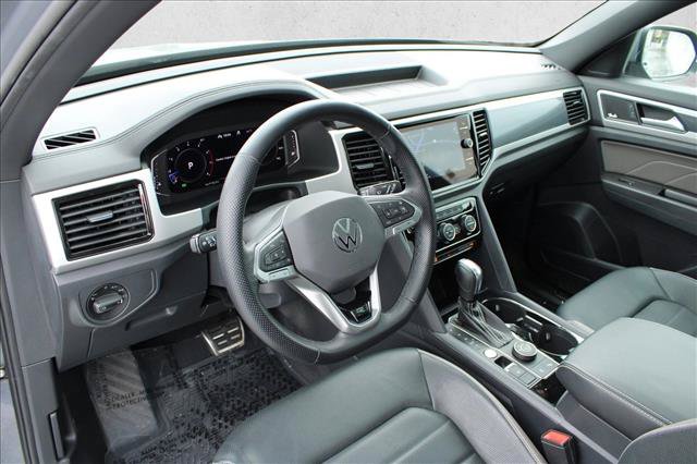Used 2022 Volkswagen Atlas Cross Sport SEL Premium R-Line AWD/4WD image 19