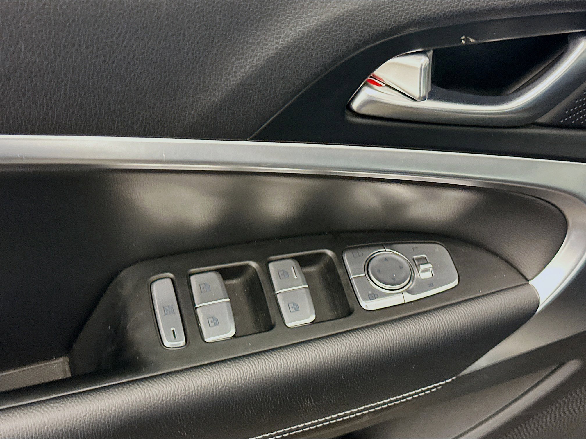 Used 2025 Genesis G70 2.5T image 15