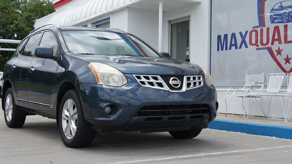 Used 2013 Nissan Rogue SV image 3