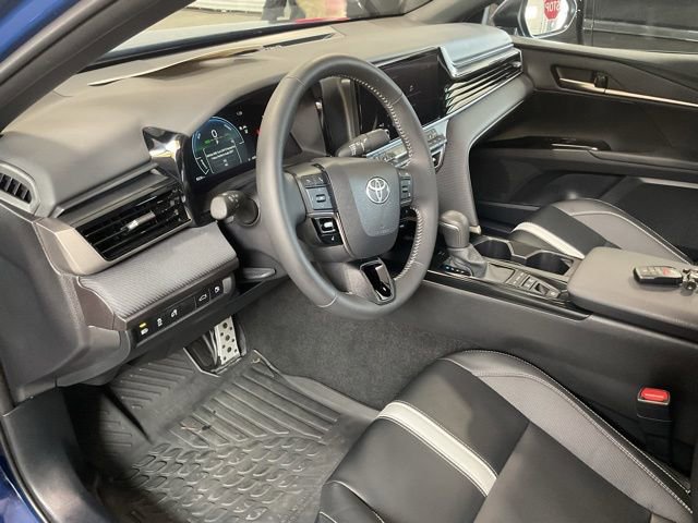 Used 2025 Toyota Camry SE w/ Convenience Package FWD image 9
