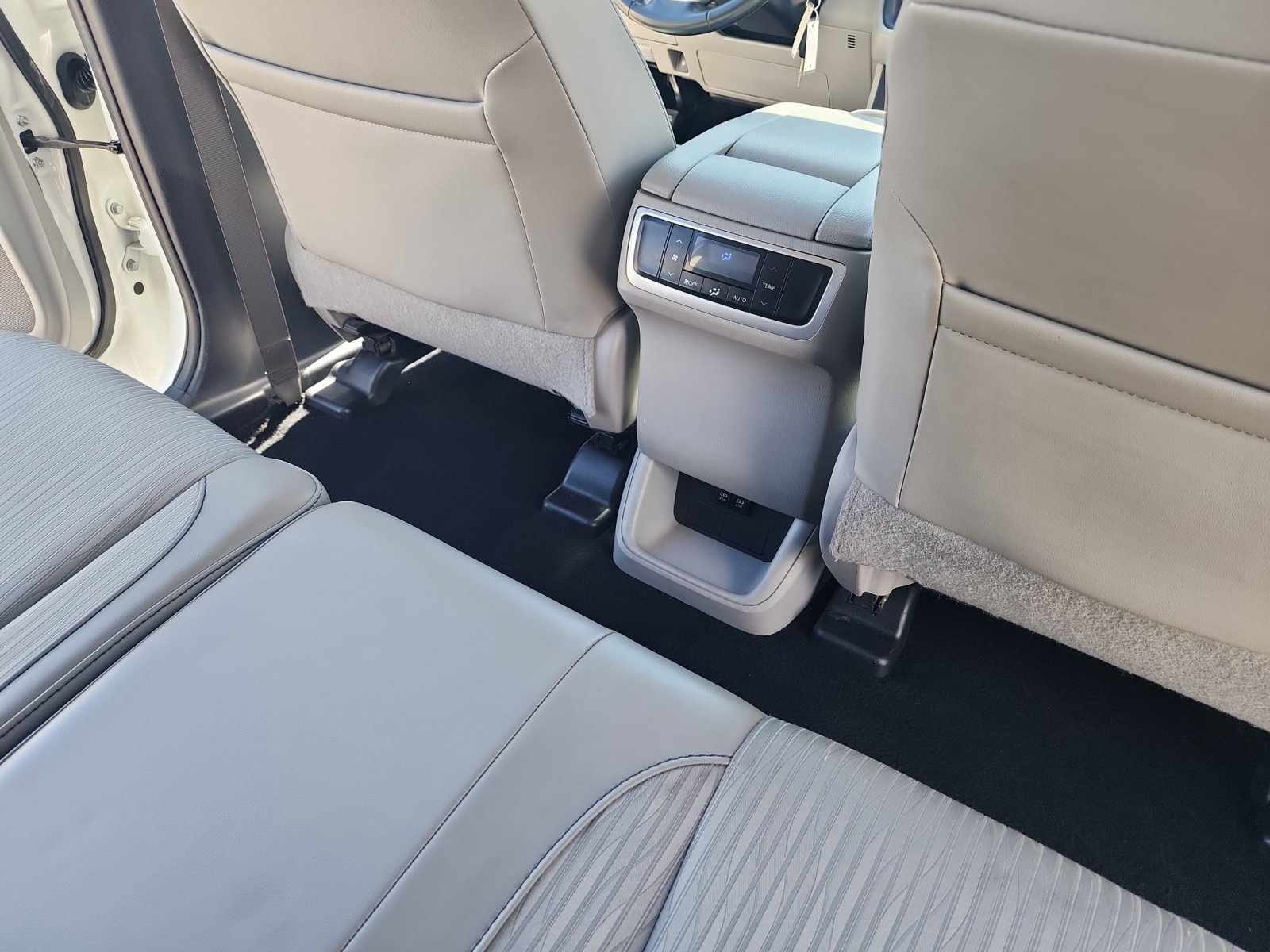 Used 2019 Toyota Highlander Plus AWD/4WD image 32