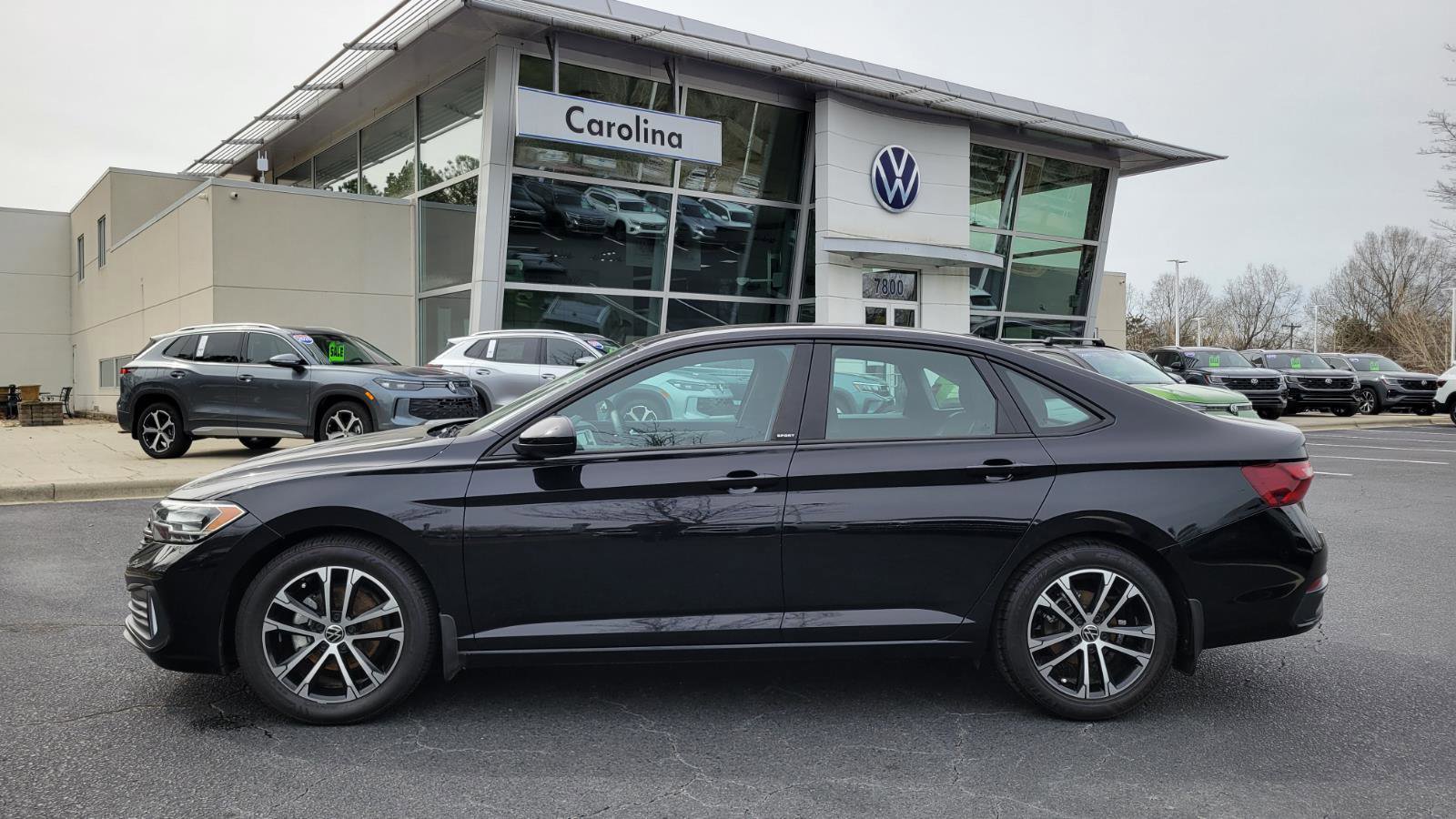 Used 2023 Volkswagen Jetta Sport image 2