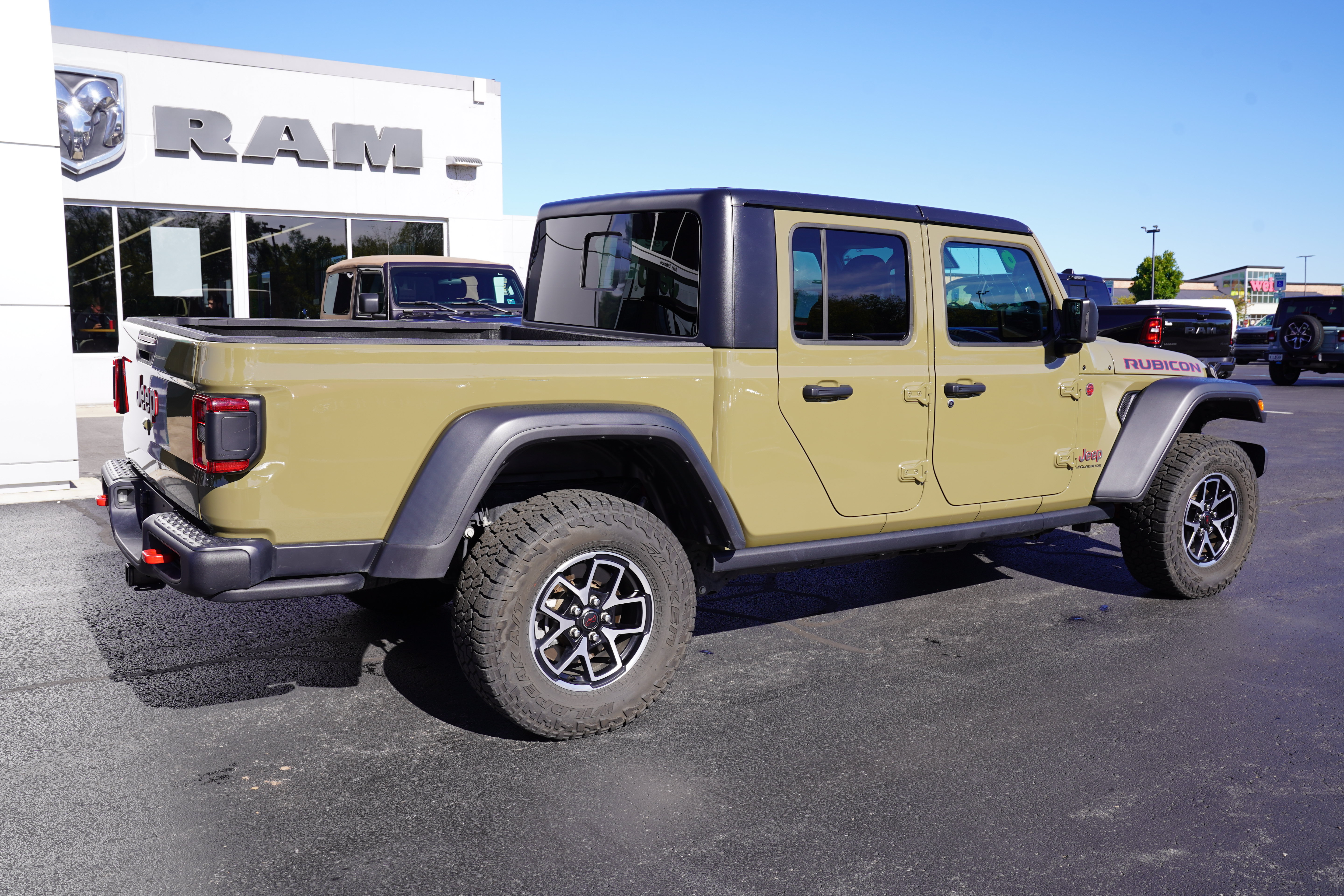 Used 2026 Jeep Gladiator Rubicon AWD/4WD image 3