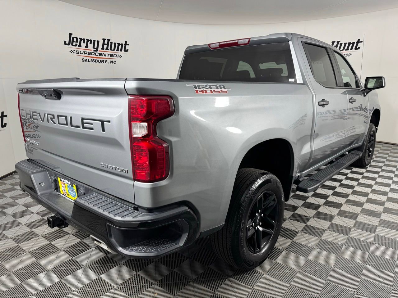 Used 2025 Chevrolet Silverado 1500 Custom Trail Boss AWD/4WD image 6