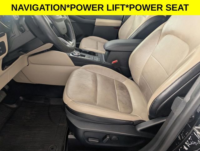 Used 2020 Ford Escape Titanium AWD/4WD image 13