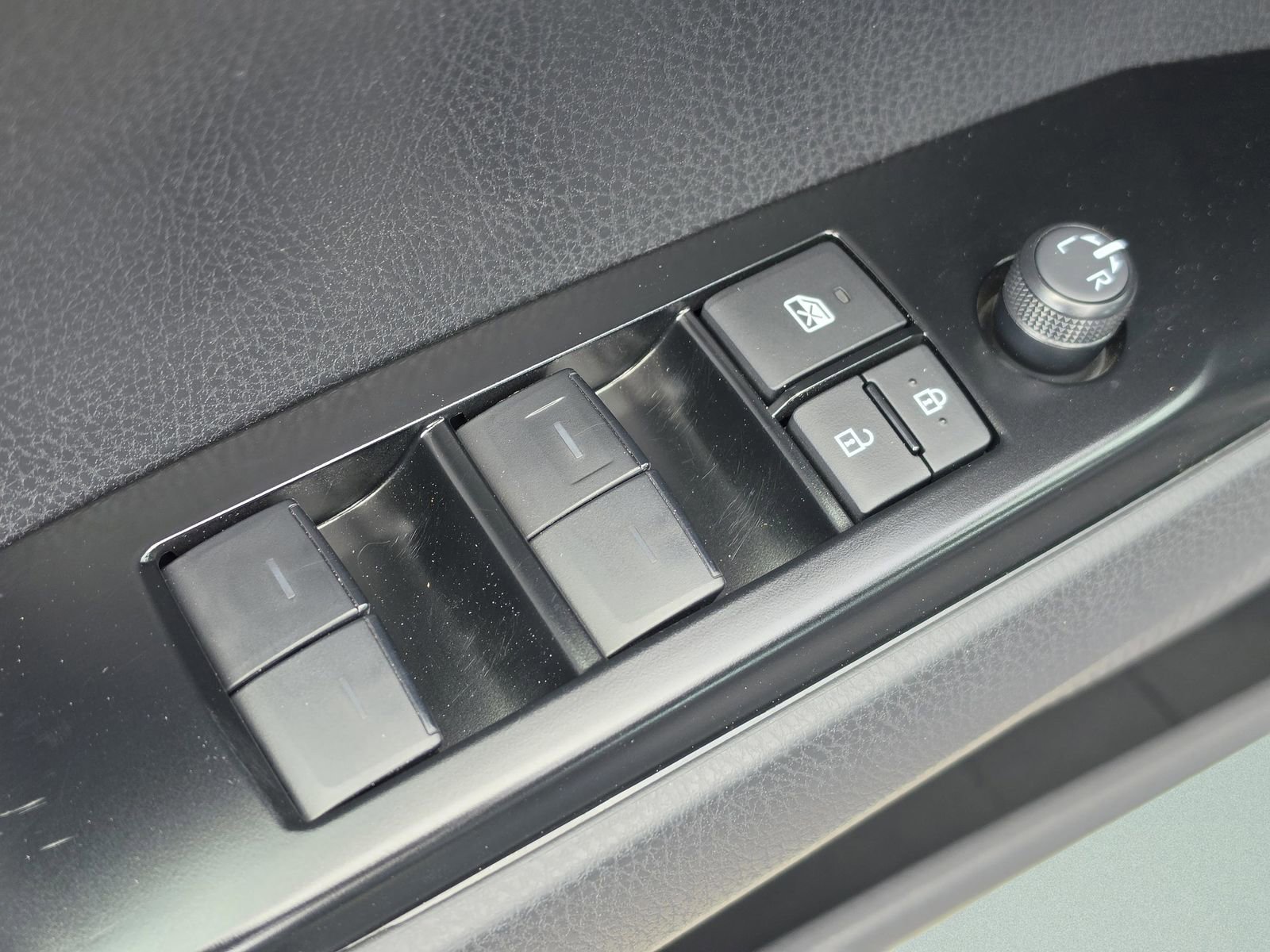 Used 2026 Toyota Camry SE w/ Convenience Package FWD image 20