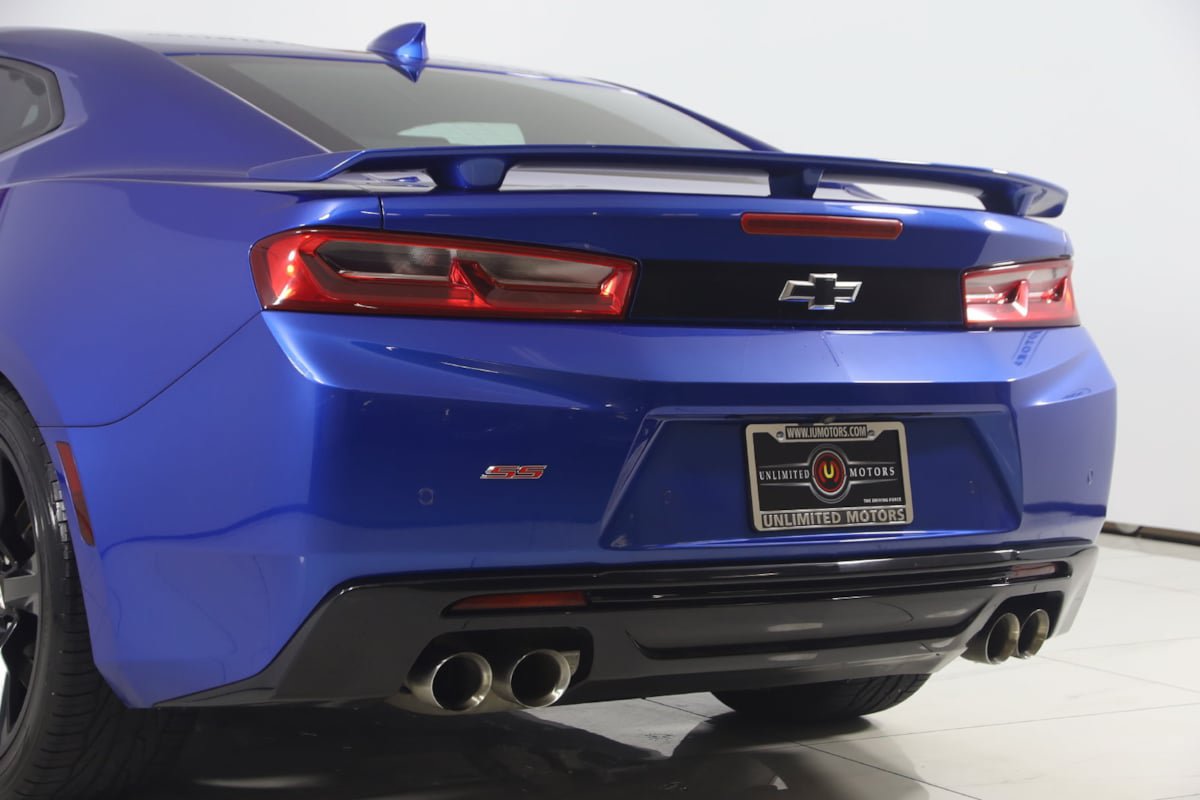 Used 2018 Chevrolet Camaro SS RWD image 30