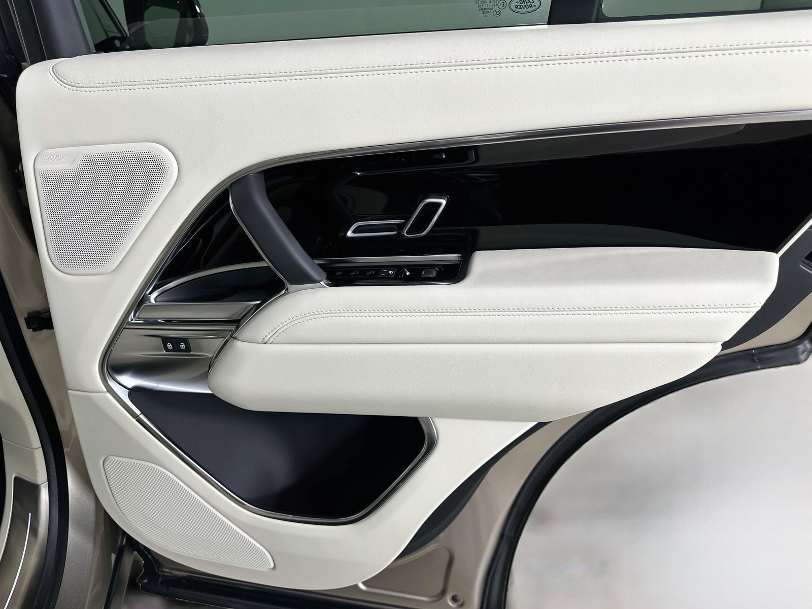 New 2026 Land Rover Range Rover SE AWD/4WD image 40