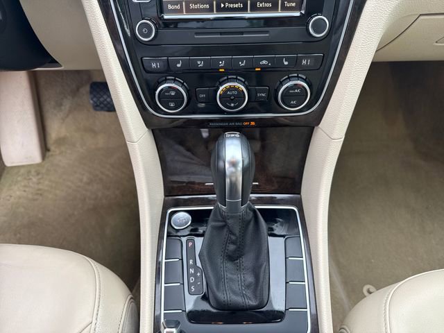 Used 2014 Volkswagen Passat TDI SEL Premium FWD image 17