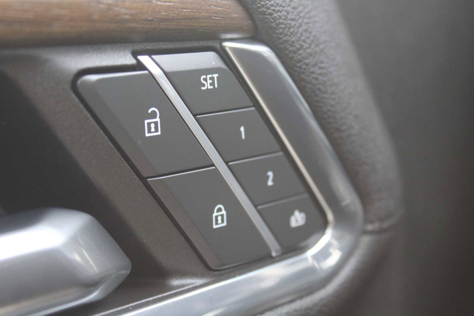 Certified 2024 Chevrolet Silverado 1500 High Country w/ Technology Package image 18