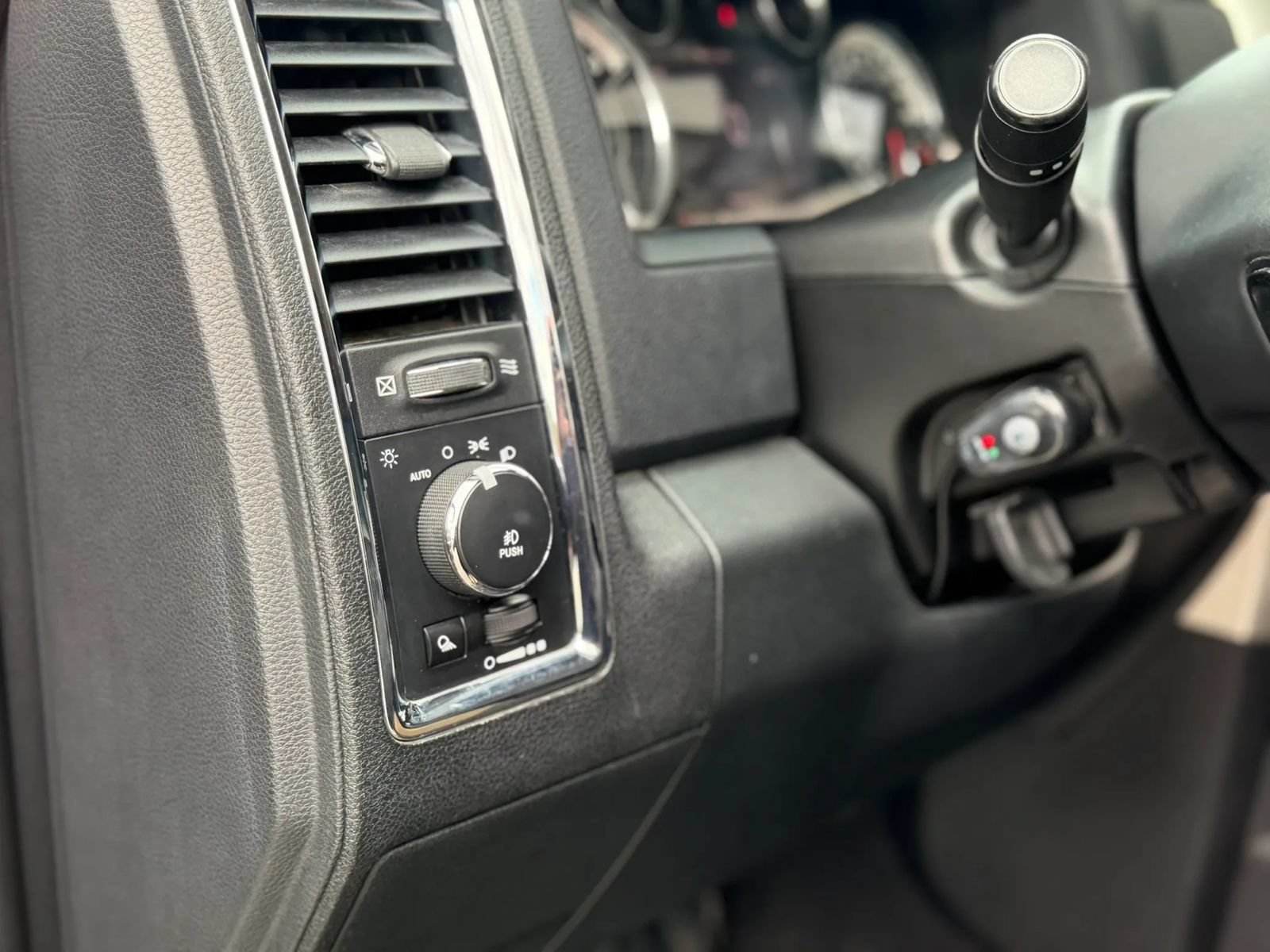 Used 2016 RAM 2500 Laramie AWD/4WD image 30