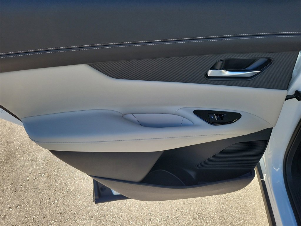 Certified 2025 Nissan Murano SL w/ Cargo Package image 11