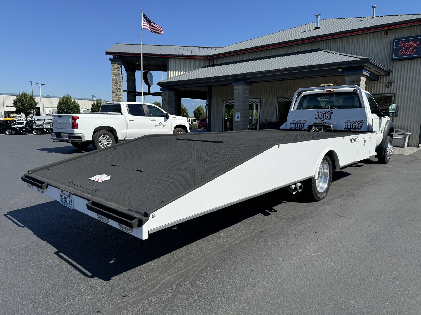 Used 2015 Ford F550 2WD Regular Cab Super Duty image 6