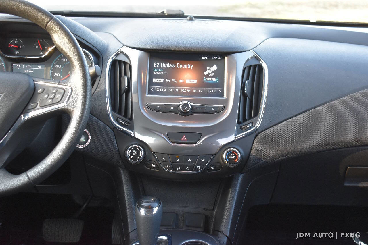 Used 2017 Chevrolet Cruze LT w/ Convenience Package image 23