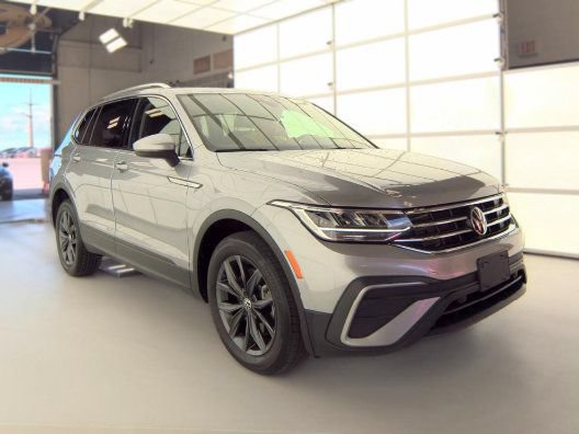 Used 2023 Volkswagen Tiguan SE w/ Panoramic Sunroof Package