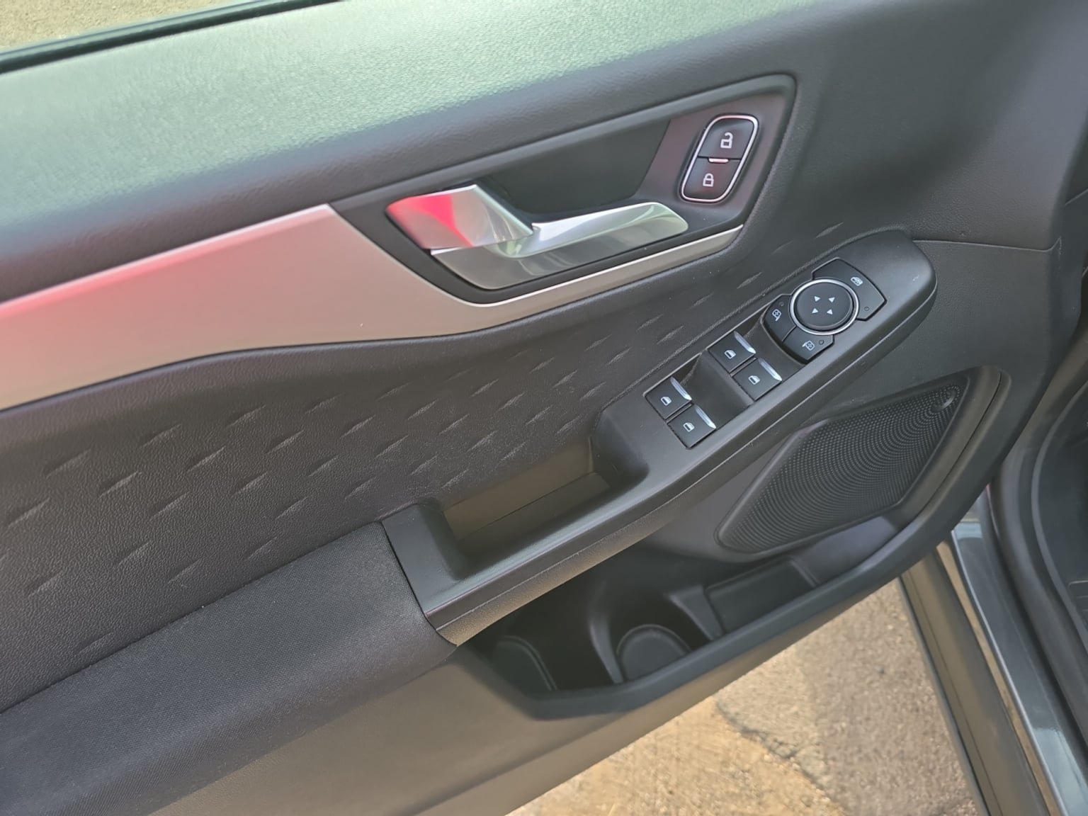 Used 2020 Ford Escape SE FWD image 11