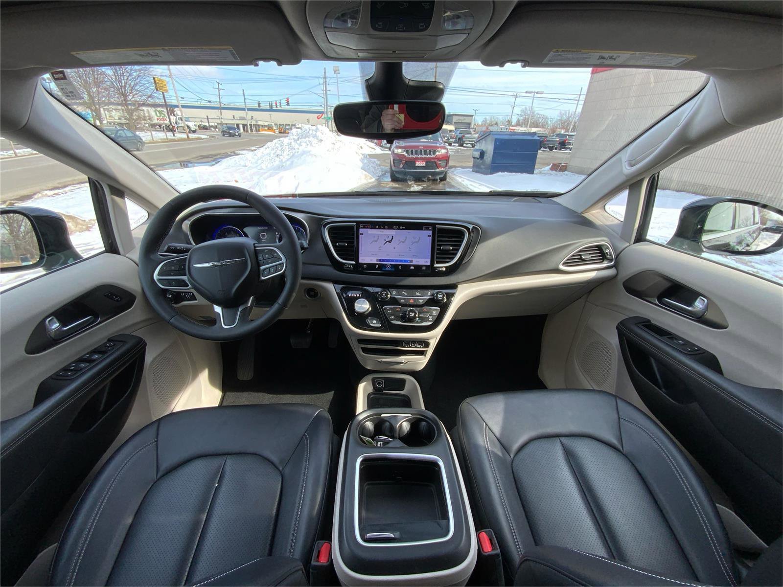 Used 2024 Chrysler Pacifica Touring-L FWD image 32