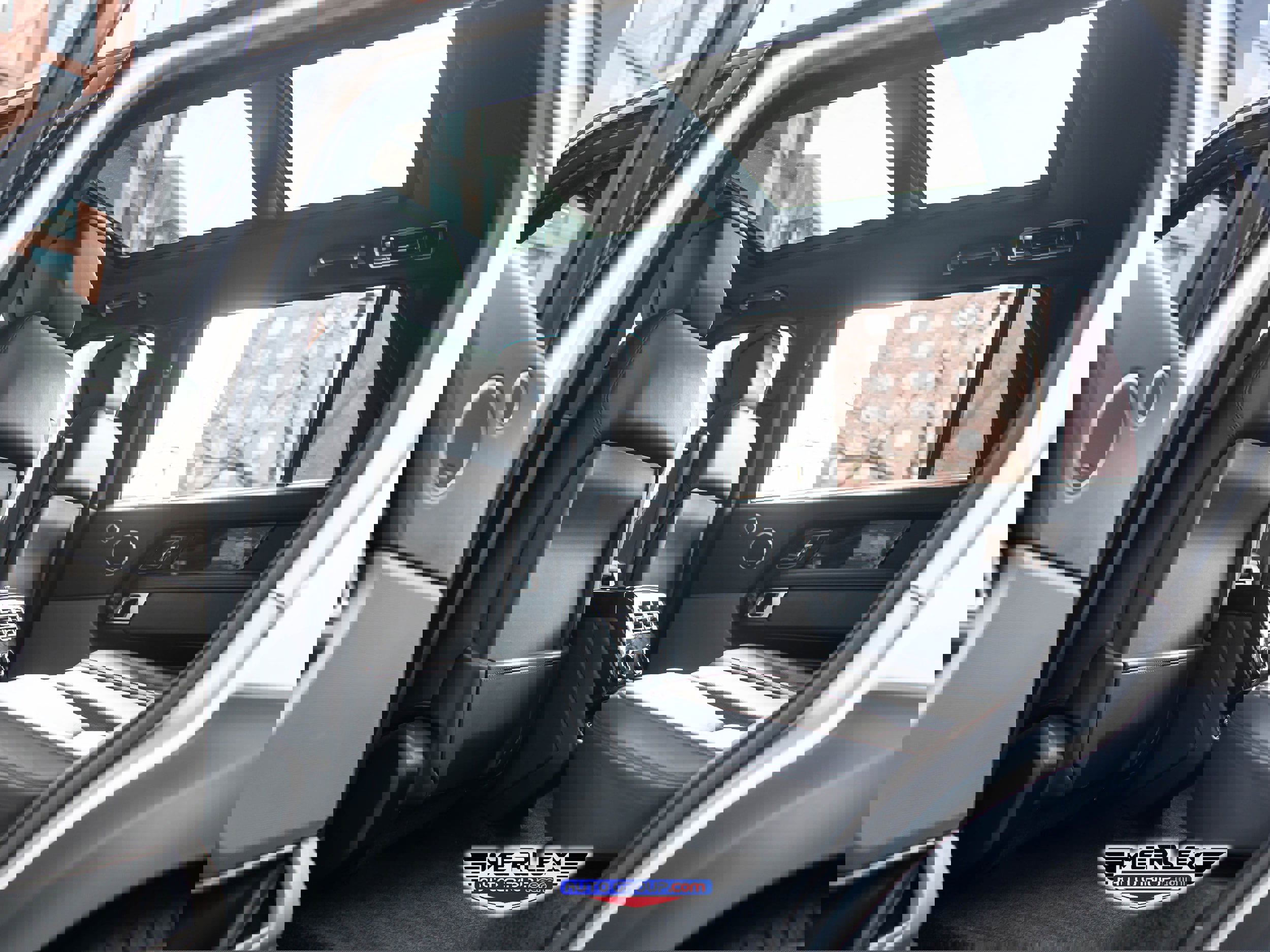 Used 2018 Land Rover Range Rover Long Wheelbase Supercharged image 21