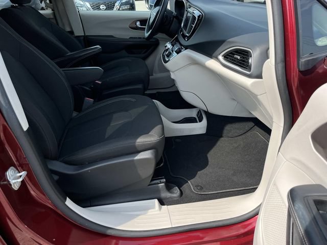 Used 2023 Chrysler Voyager LX FWD image 21