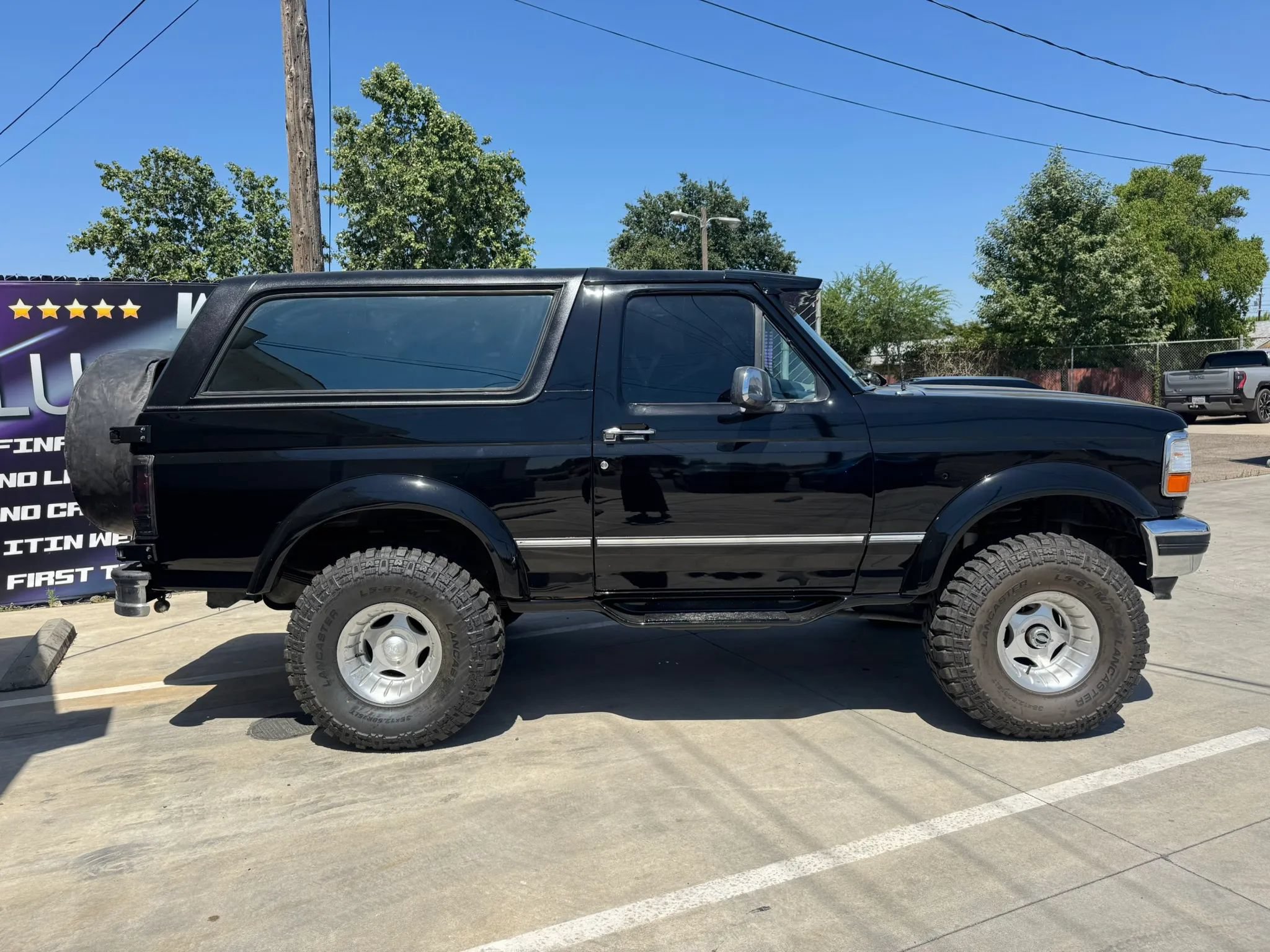 Used 1994 Ford Bronco AWD/4WD image 2