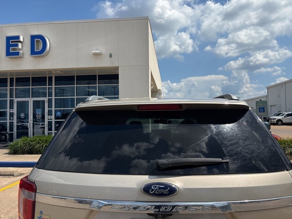 Used 2017 Ford Explorer XLT w/ Equipment Group 202A FWD image 13