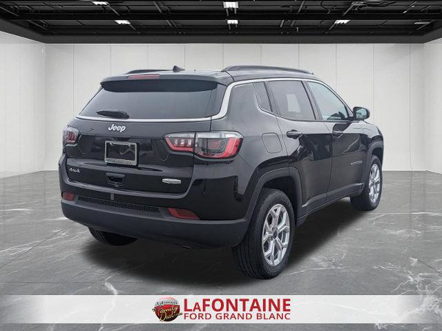 Used 2025 Jeep Compass Latitude w/ Sun & Sound Group AWD/4WD image 5