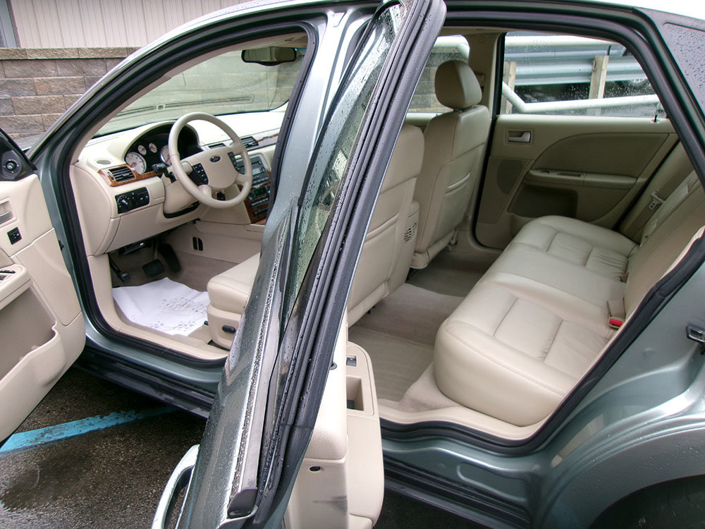 Used 2005 Ford Five Hundred Limited image 13