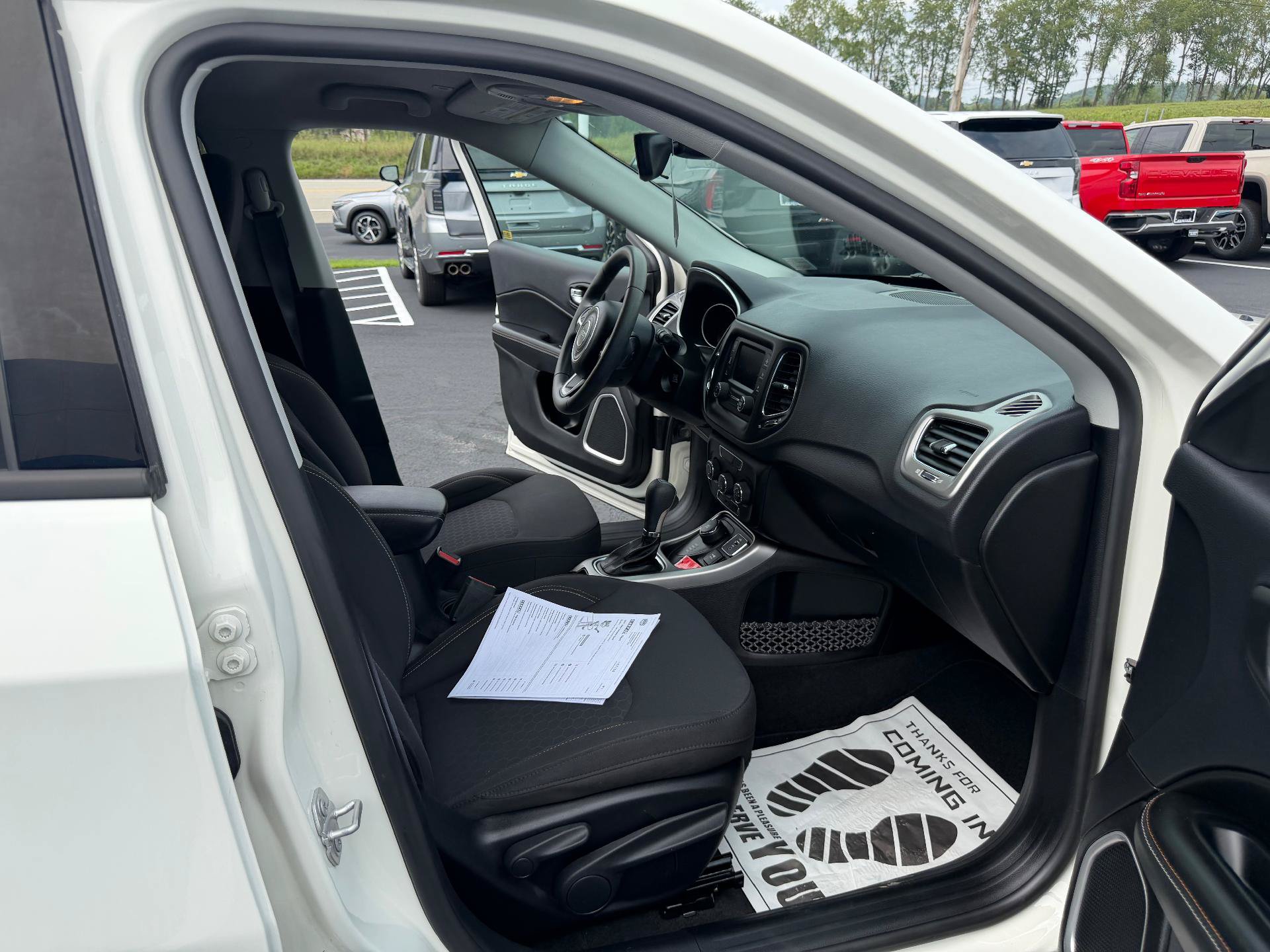 Used 2017 Jeep Compass Sport AWD/4WD image 33