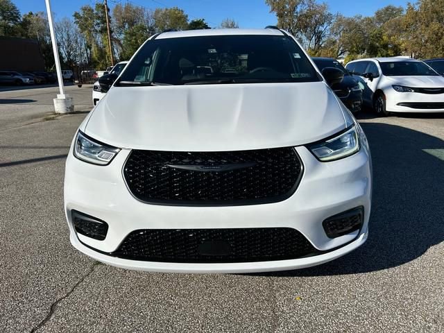 New 2026 Chrysler Pacifica Select image 8