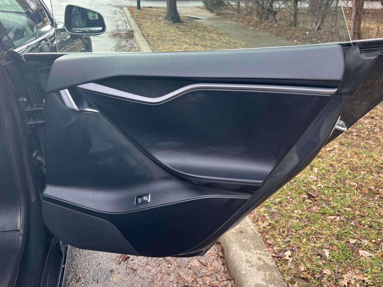 Used 2019 Tesla Model S Performance image 31