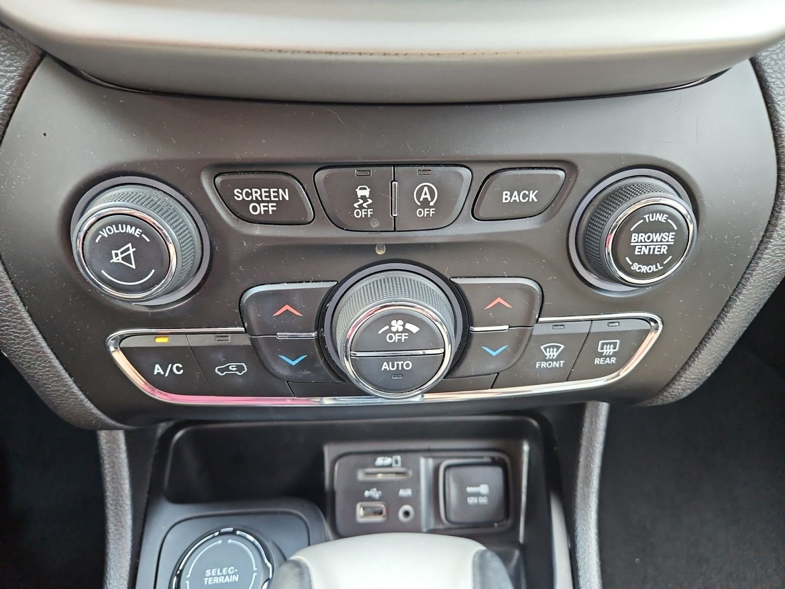 Used 2017 Jeep Cherokee Limited AWD/4WD image 27