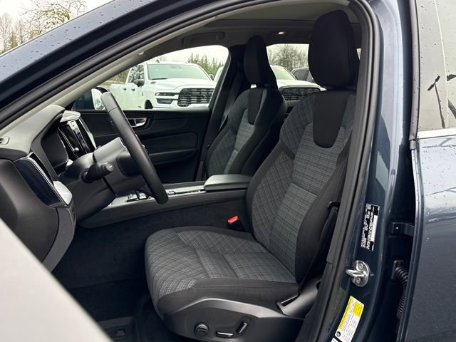 Used 2022 Volvo XC60 B5 Momentum image 22