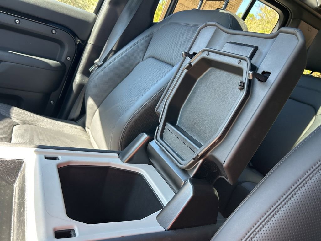 Used 2025 Land Rover Defender 110 S image 37