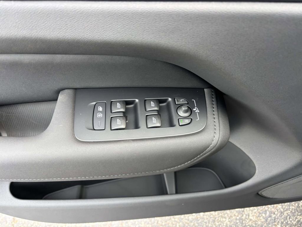 New 2026 Volvo XC60 B5 Ultra w/ Protection Package Premier image 13