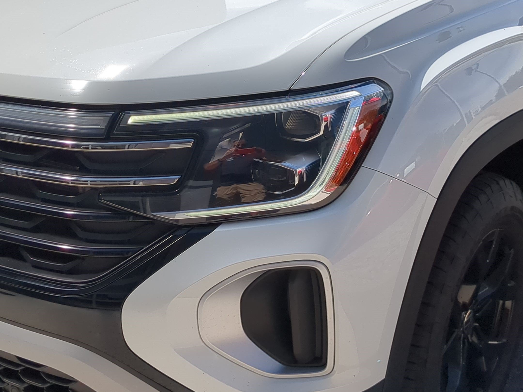 Used 2024 Volkswagen Atlas Peak Edition SE AWD/4WD image 9