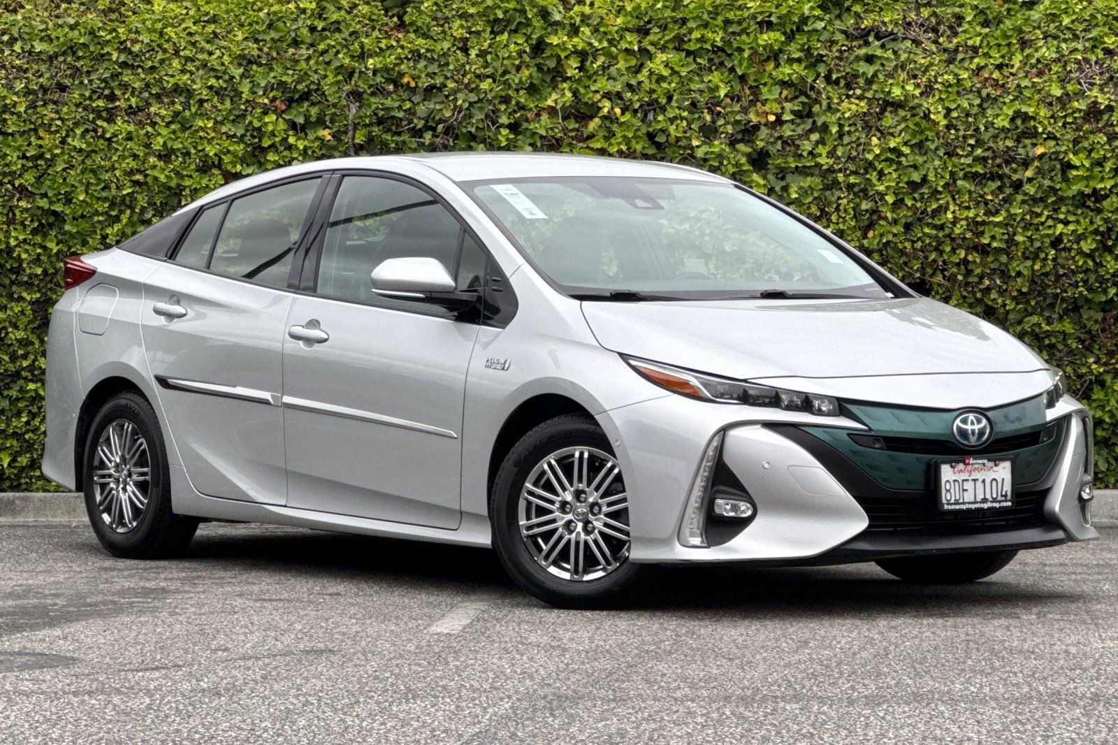Used 2017 Toyota Prius Prime Advanced FWD image 2