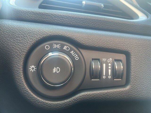 New 2026 Chrysler Pacifica Select image 12