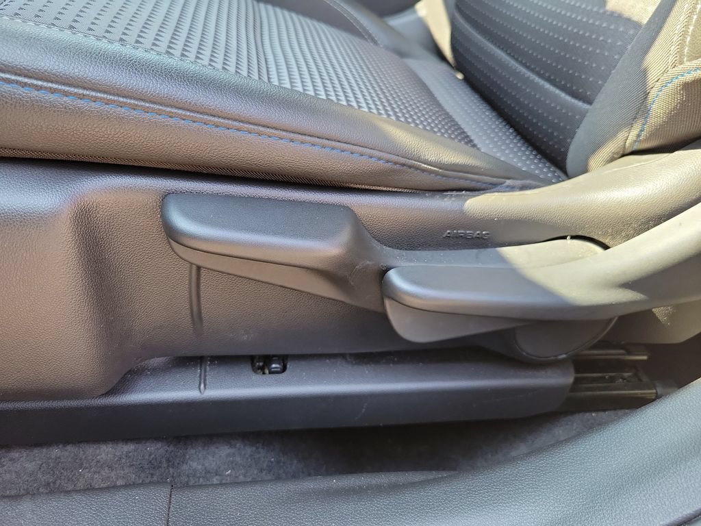 Used 2025 Chevrolet Trax LT FWD image 20