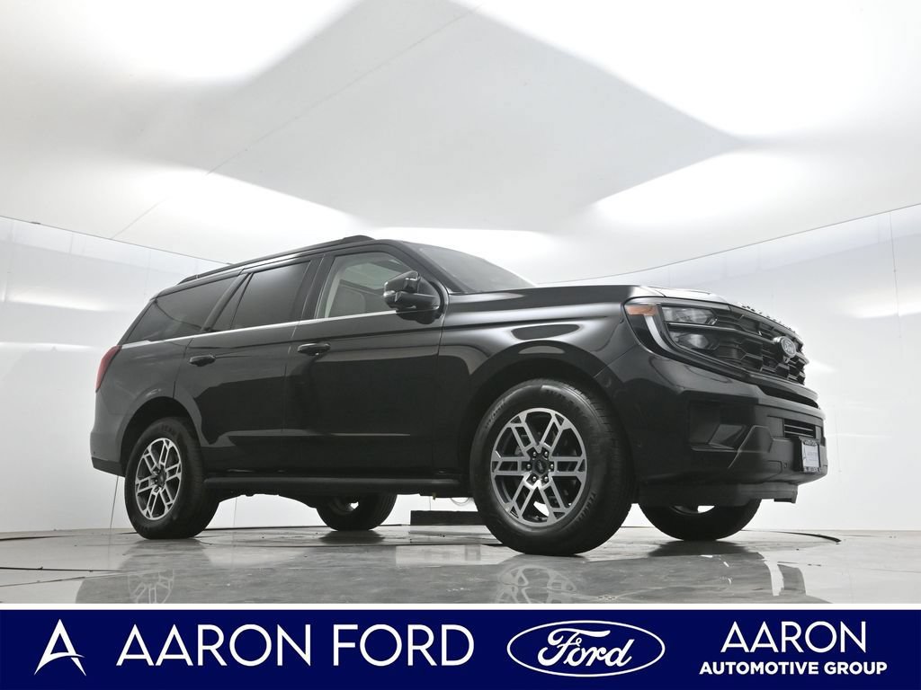 Used 2025 Ford Expedition Active RWD image 3