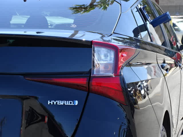 Used 2022 Toyota Prius LE FWD image 12